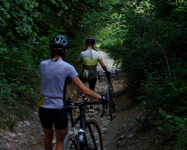 Adapto, il nuovo casco da ciclismo con visiera removibile: stile e protezione senza compromessi!